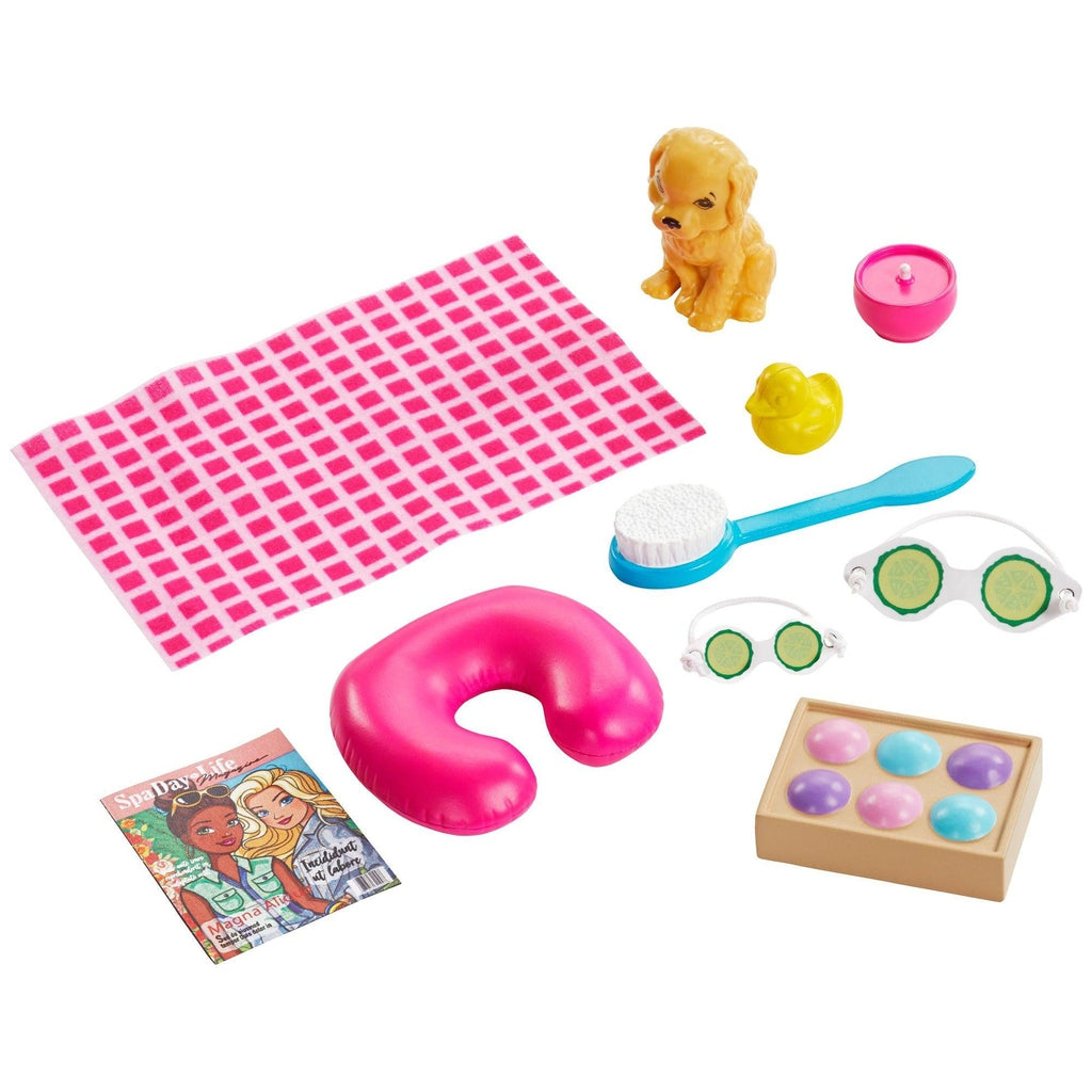 Shows that the set also comes with a pink and white towel and a set of bathbombs.