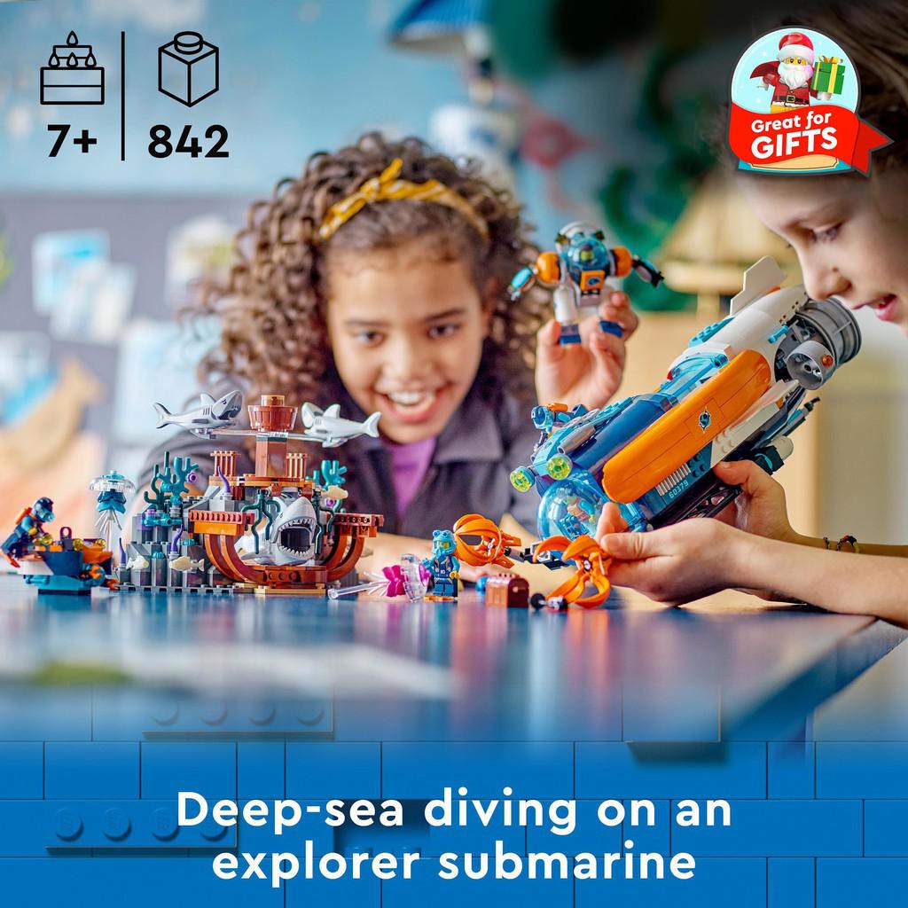 Deep-sea diving on an explorer submarine. for ages 7+ with 842 LEGO pieces