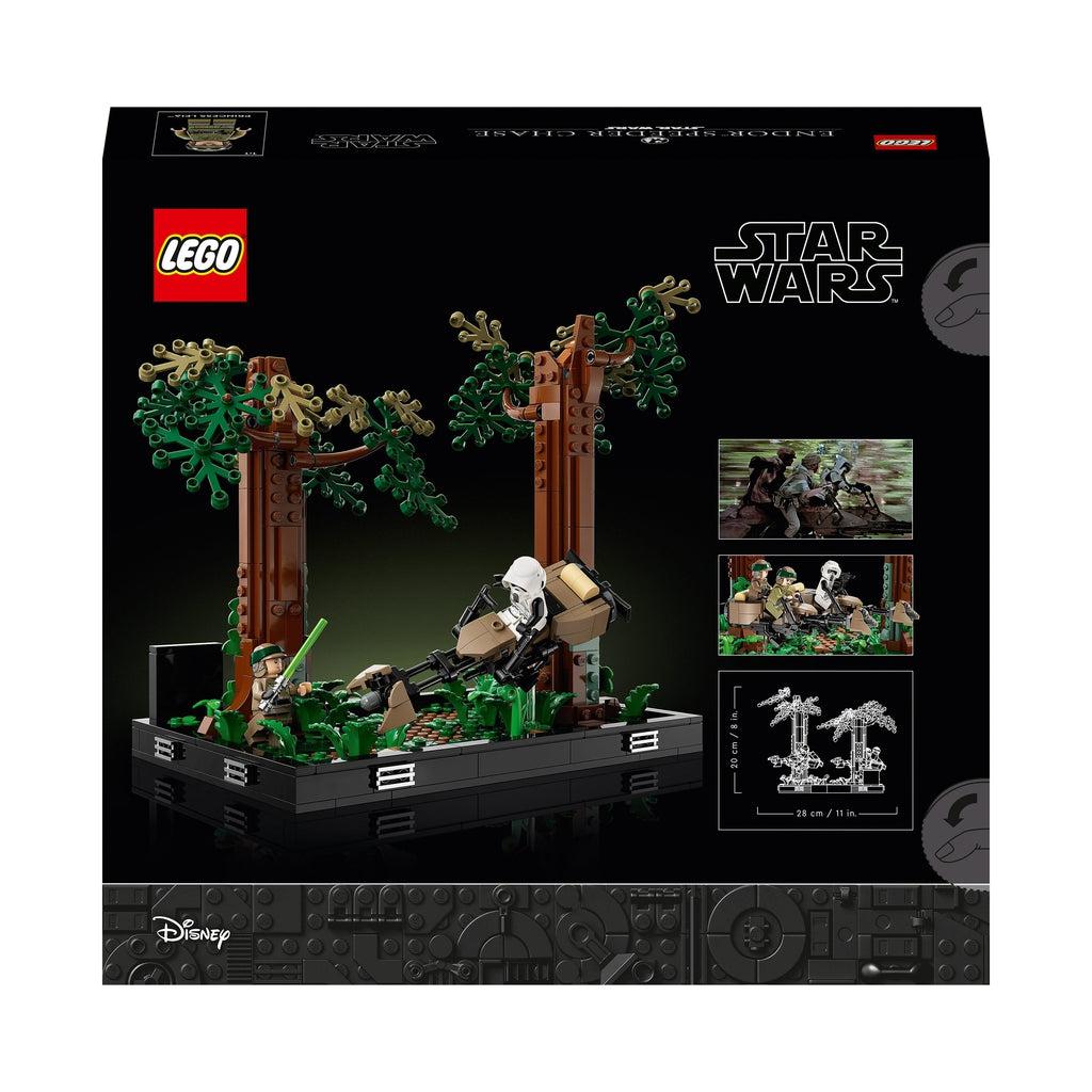 the back of the box shows off a scene from the movie next to the LEGO diorama
