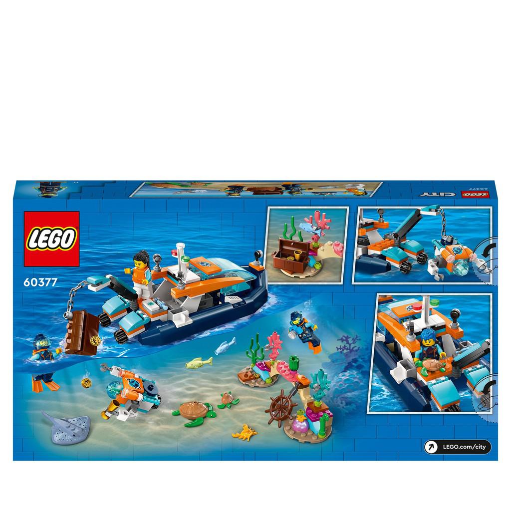 image shows the back of the box for the LEGO city diving boat what has a crane to grab a treasure chest. 