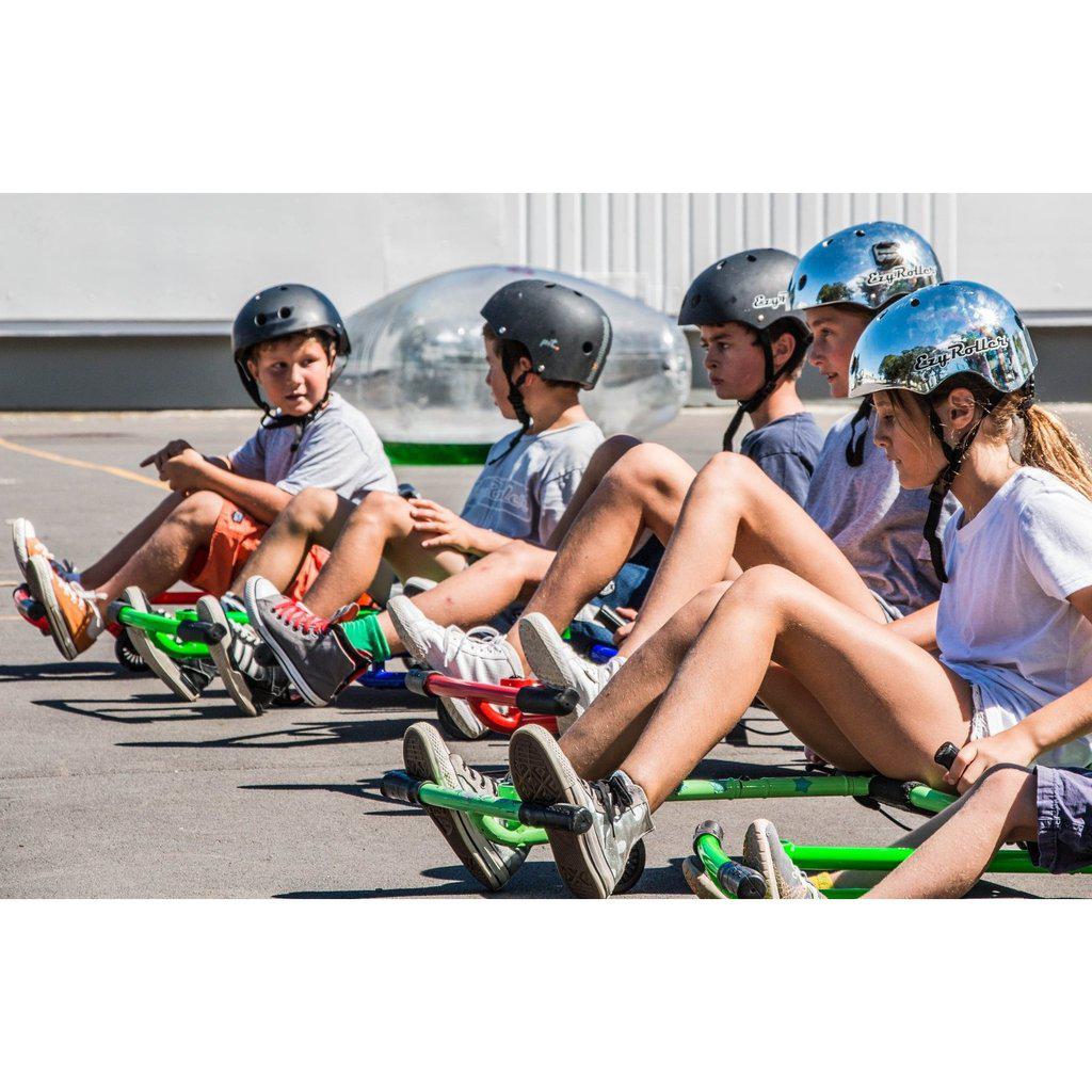5 kids are lined up to race each other on an exyroller