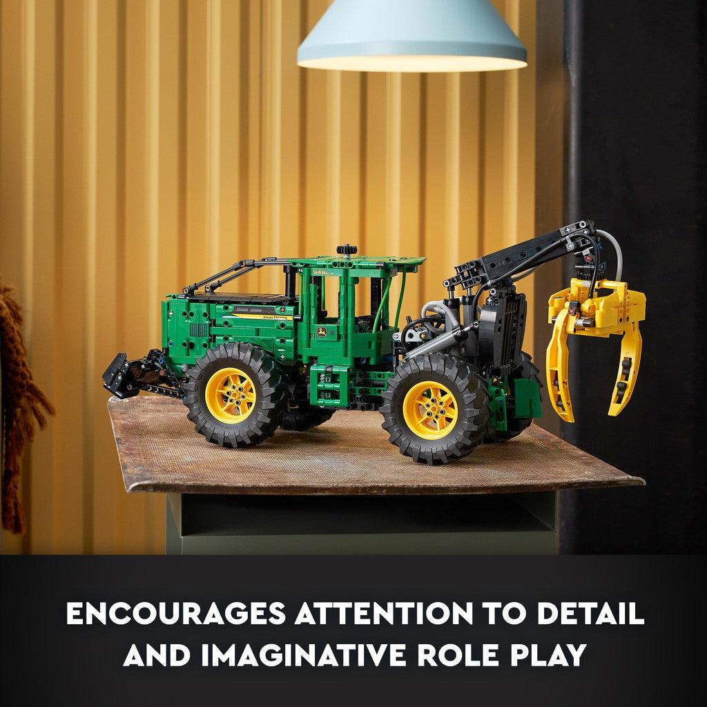 encourages attention to detail and imaginative role play. 