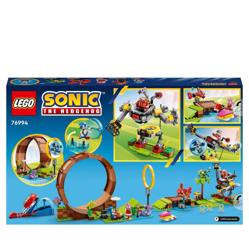 the back of the box shows accessories and obstacles sonic will face in this LEGO challenge