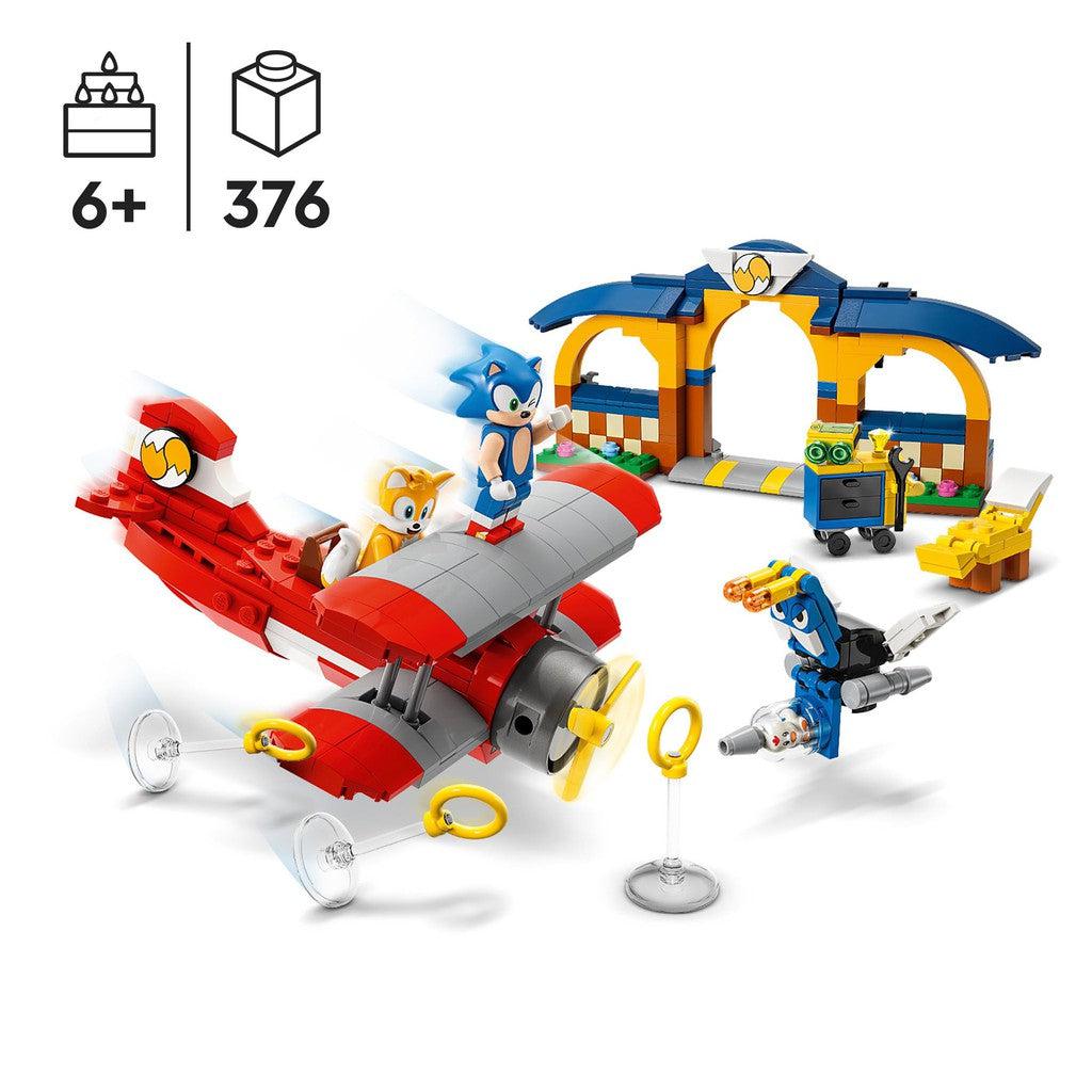 this image shows the plaine, and some rings Sonci can collect! there are 376 LEGO pieces inside this sey