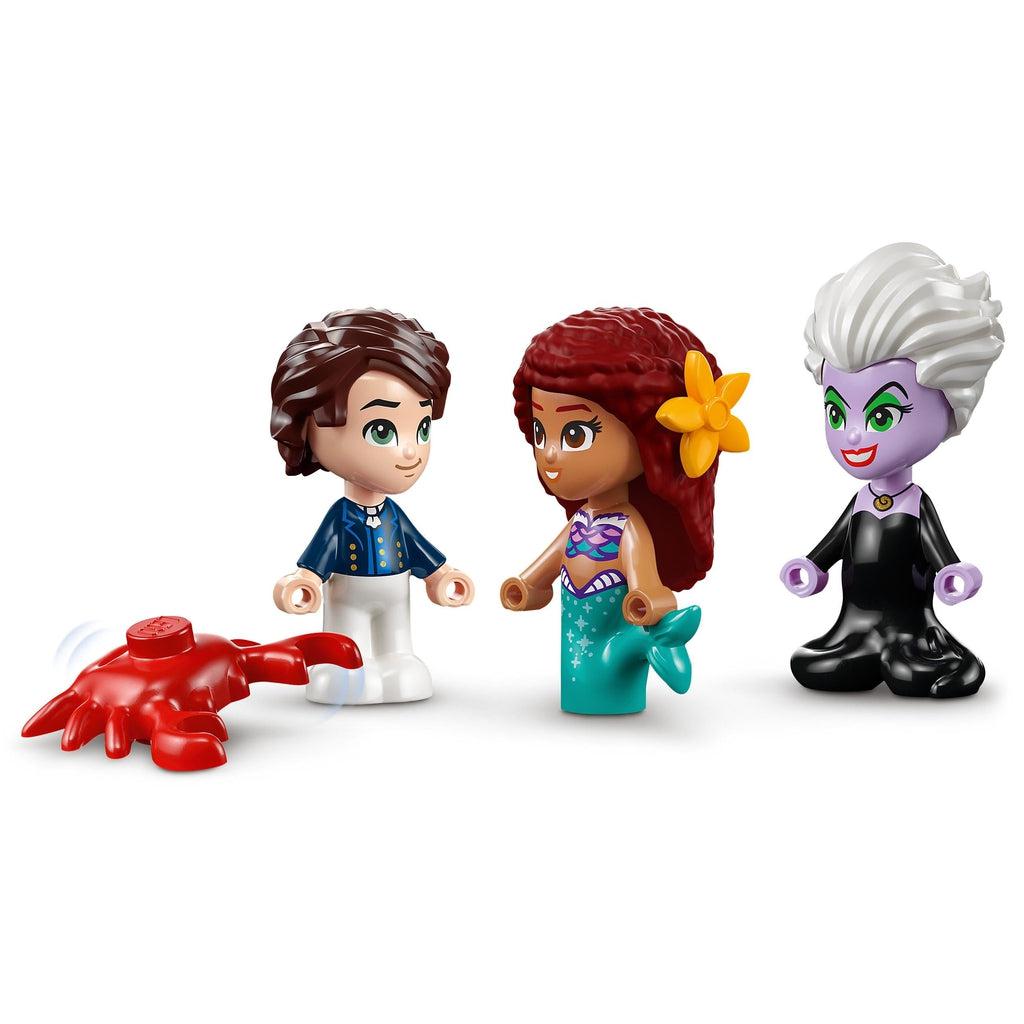 comes wih 3 minifigures and 1 crab figure
