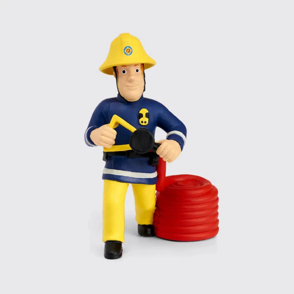 This Fireman Sam figurine is expertly crafted to depict a courageous firefighter from Pontypandy village, confidently holding a hose.