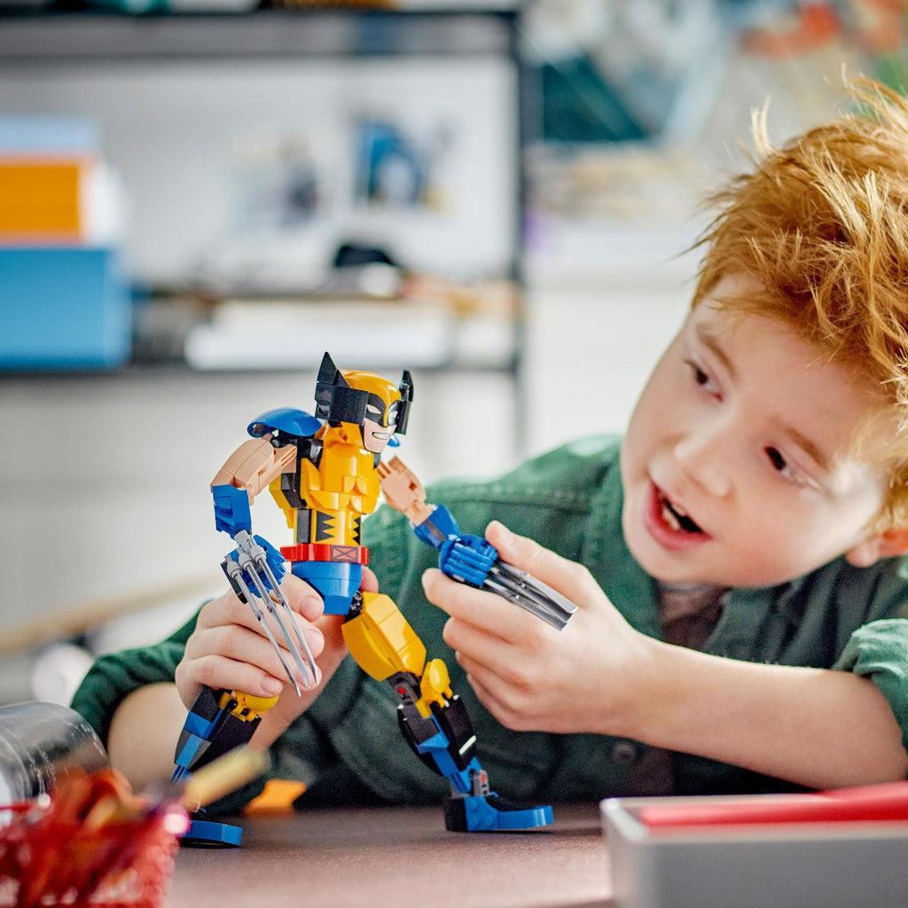 build and play with the LEGO wolverine construction figure