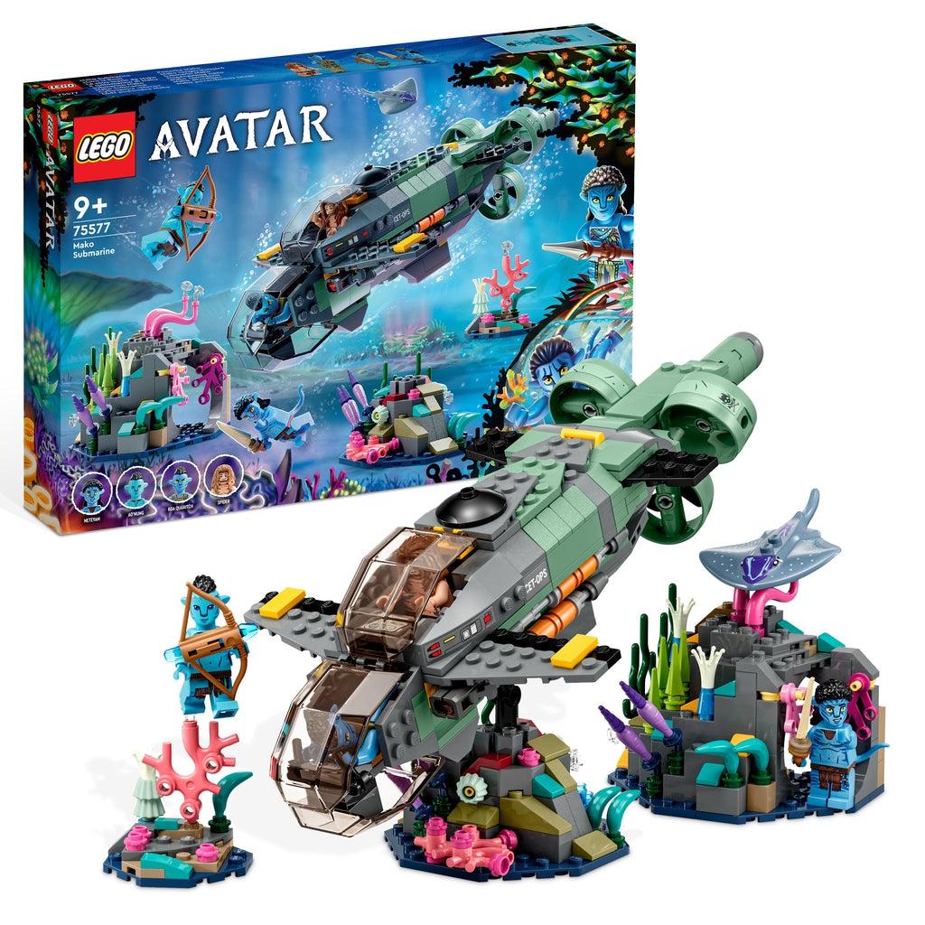 The lego set is displayed in front of its box | There is a submarine with space for two minifigures inside, a lego mantaray like creature, 3 navi minifigures and a human minifigure, and 3 lego underwater rock structures