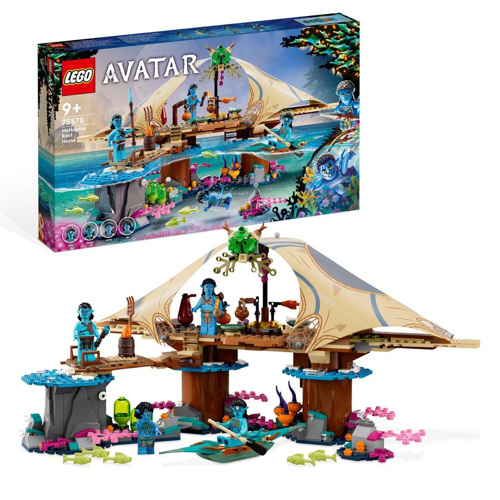 The lego set is shown in front of its box | There are raised platforms with a hut built between two of them, 4 navi Lego minifigures, a small lego canoe, and a variety of lego coral type pieces at the base of the platforms