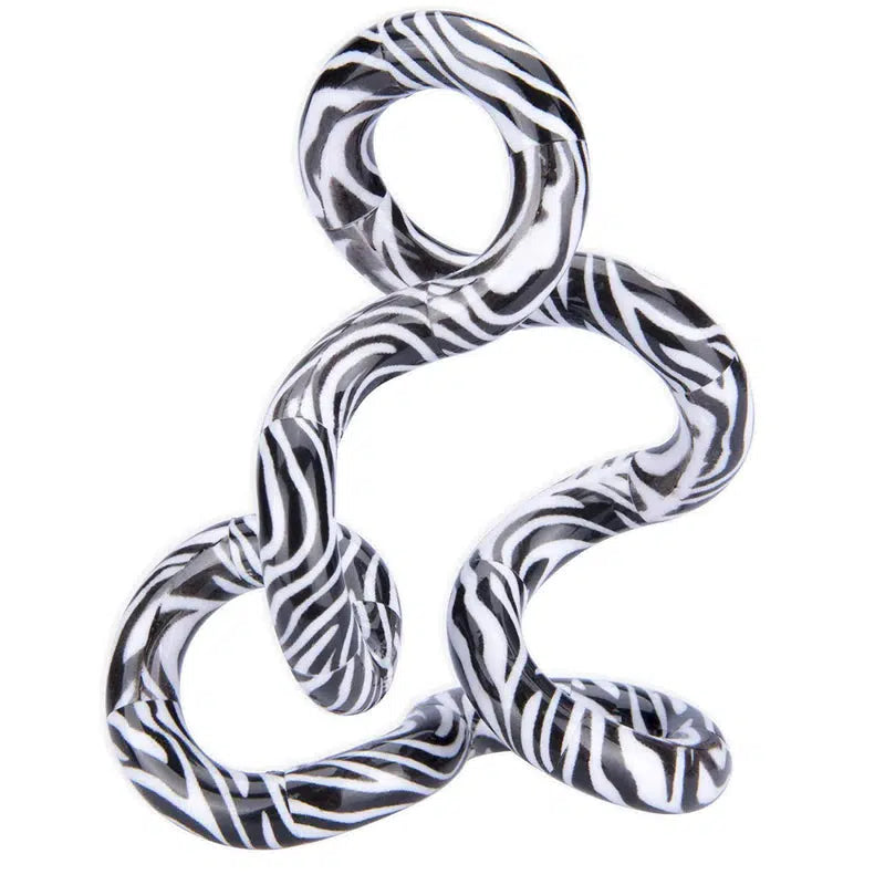  A zebra striped tangle is shown. Typical black and white zebra pattern