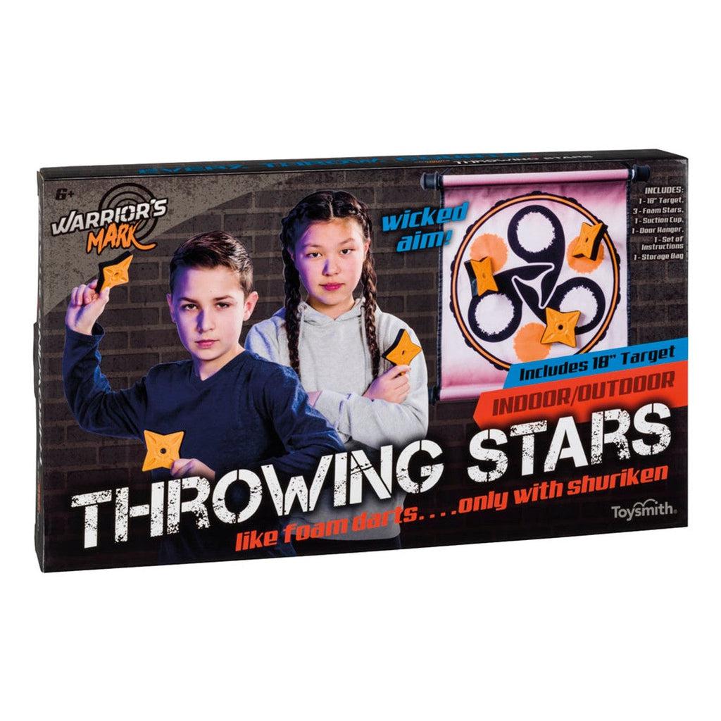 The box shows a boy getting ready to throw a star with another in his other hand, next to a girl crossing her arms and holding a star. To the right there is the target with 3 stars stuck to it.
