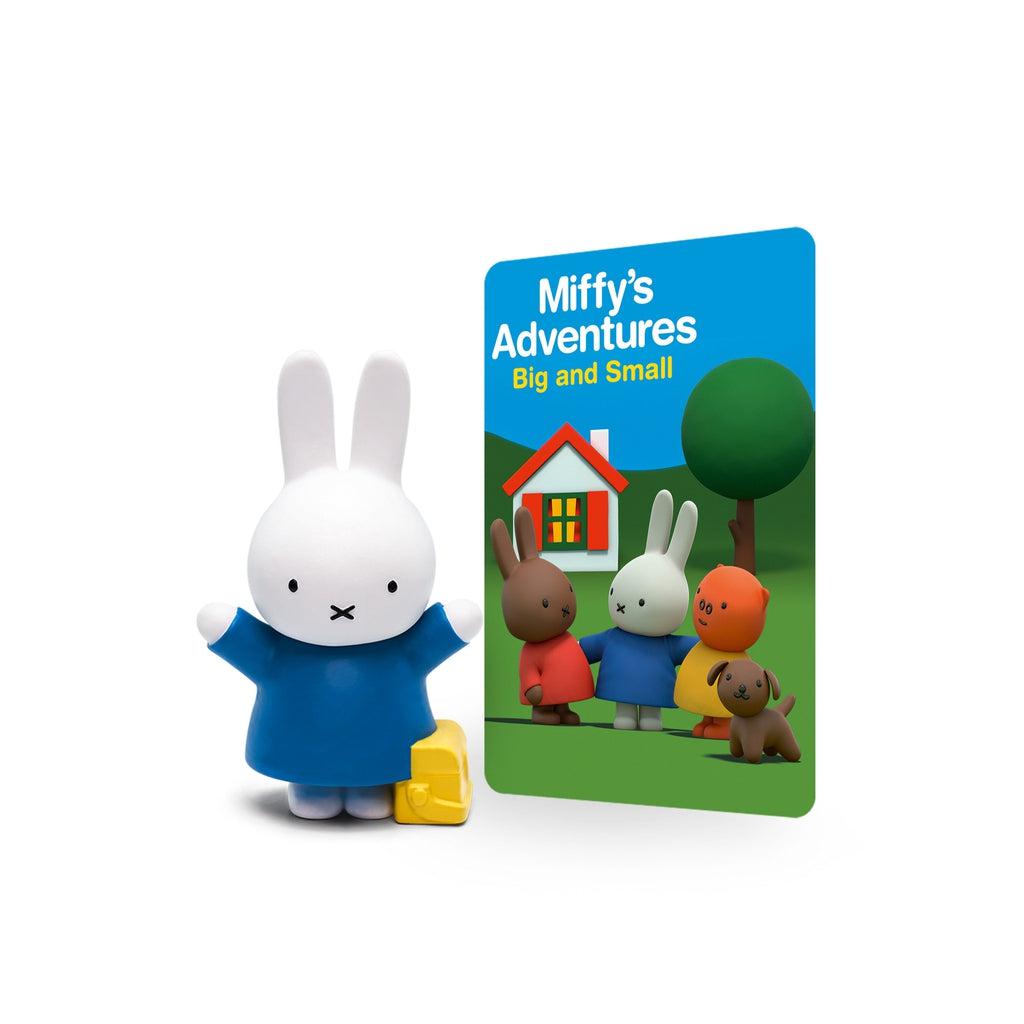 The tonie is shown next to the art card for the content. It has a picture of the 3 characters from the stories, an orange pig, and a white and a brown rabbit, standing in front of a cartoon house and tree