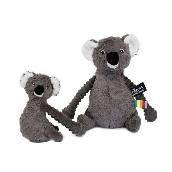 Shows that the koalas can hug each other, but they can also be played with separately. 
